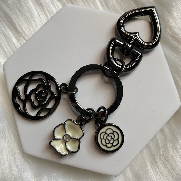 Camellia Keychain charm - Picture 2 of 3
